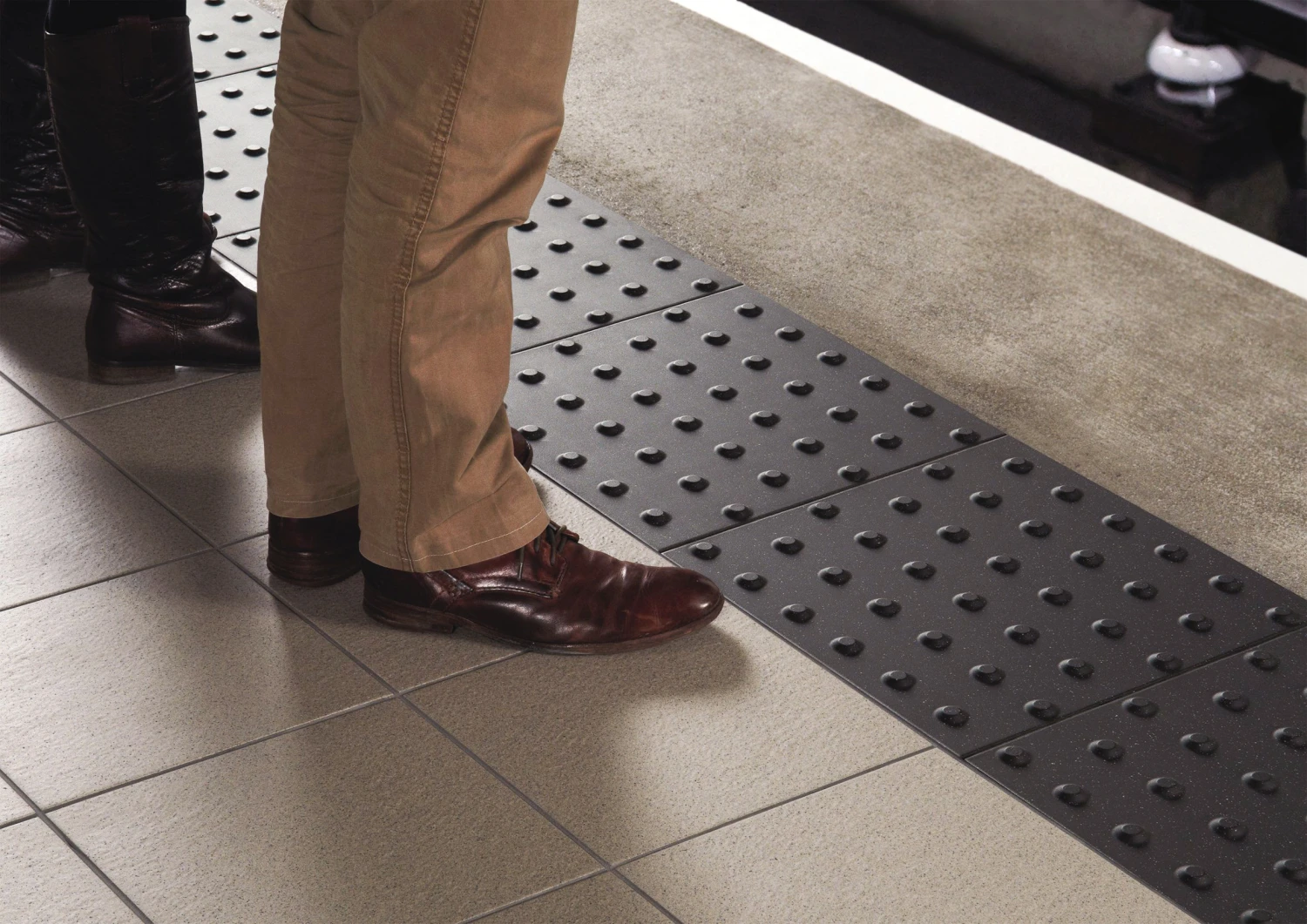 Dorset Woolliscroft Tactile Blister Anthracite 400x400mm 3 Dorset Woolliscroft Tactile Blister Anthracite 400x400mm